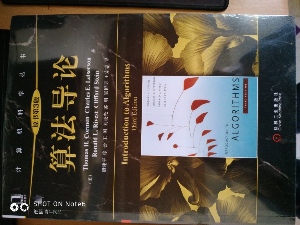 这套书一共四本,作者写了很多内容,印刷质量也相当好,应该是全彩激光印刷,封皮也很有特点和手感,拿到挺好的手就忍不住翻看了,之前评论时点错了,结果直接提交了,没有写上评语,郁闷了,哈哈,总之这套书不但值得阅读,还值得收藏,不错不错,的物流那是一个好,非常快,这次的活动也是非常的优惠,对于类似我这样的书虫来说是个天大的好消息!趁着这次活动多买了一些书,有些书是之前看过买来收藏的,有些是自己感兴趣的这次恰巧碰到了,也就顺便买了。正版书看着确实舒服,摸着也舒服,不像盗版书很多错别字或者胡乱翻译,误人子弟。希望类似的这种普及教育活动多搞搞,善哉善哉!