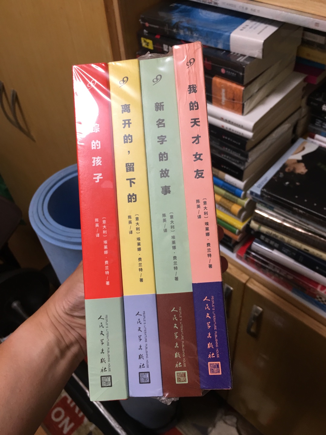 一直想入这套书,奈何价格一直居高不下,从另一个侧面说明了这部书的人气。终于等到了618大促,虽然没有以最~入手,不过我也已经很满意了,慢慢品味。