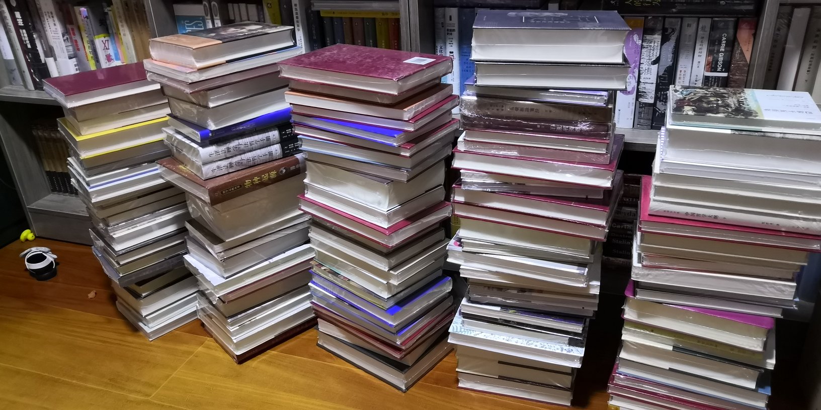 这本书相当的好,立意新颖,思想独特,逻辑清晰,非常易于普通读者研读,文字简洁不拖泥带水,用词严谨又不失大方,并且出版社用纸精良,排版合理,字体大小适中,实在是各方面都属上乘的一本书,五星好评。