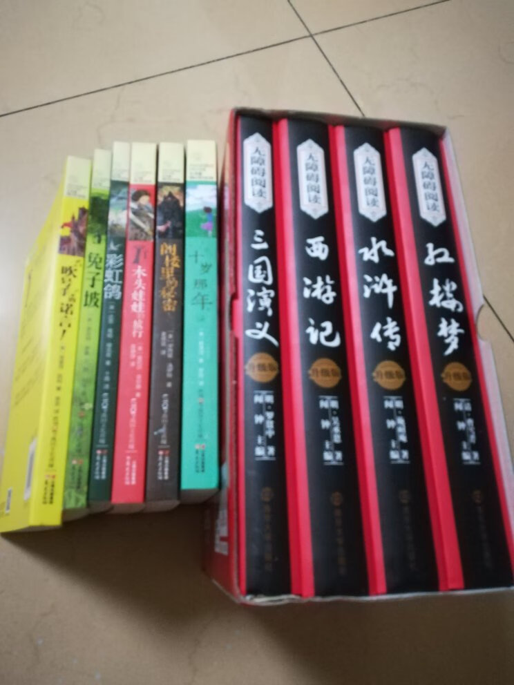 书不错,每本书里面居然还要书签 非常漂亮,小朋友很喜欢!这次的物流真是醉了,还好不急用,谢谢客服的催促,今天已经收到书!的服务还是要赞一个滴!希望不要再这么慢了……