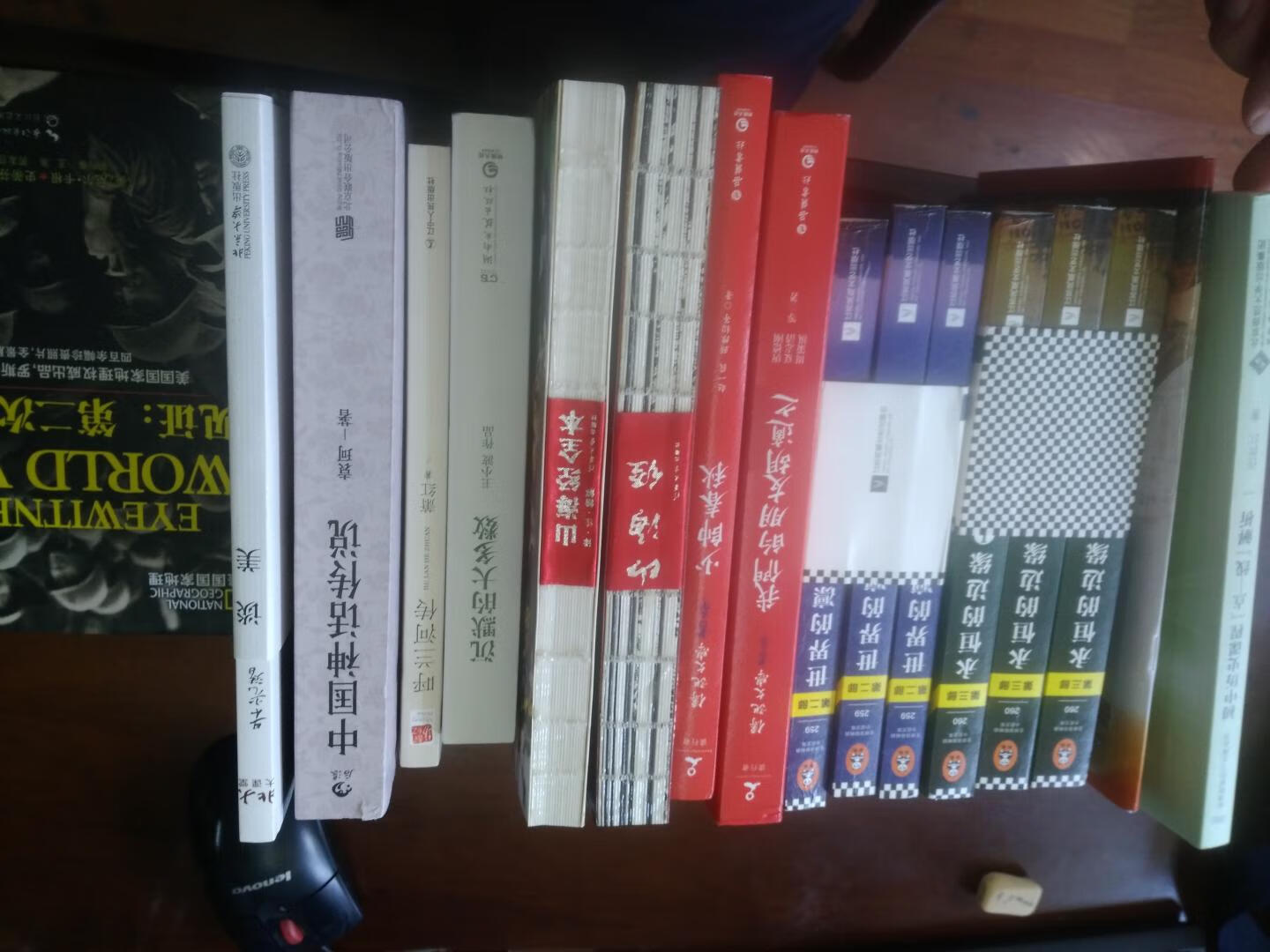 买了一大堆书,其中不少本是精装准备收藏用的,的运输包装太差劲了,一个纸箱都不用,甚至连个气泡袋都舍不得,搞了一个好几个塑料袋直接发过来了。差评是给的包装的。本书的内容很棒