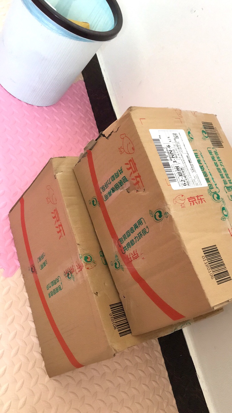 包装完好,无破损, 会推荐给同事亲戚盆友滴,自己是比较喜欢在购物的,送货总是最快最及时的,小区代收也超级规范,楼下刚好新开了一个配送站,下楼直接取件,很是方便,不得不说真的是做的越来越好了。很便捷,给一万个赞!唯一的缺点就是发票的改变,不能选择办公用品了,不光如此还是默认的商品类别,当初喜欢就是送货快,发票还能报销,办了两年的会员plus,现在发票改品类的了,有点懵灯啊,虽然发票用不了,但是配送速度还是没的说的。重大消息,最近小哥都给送到楼上,送到家里,简直一百分,买沉的东西也不需要担心啦,配送小哥无敌。