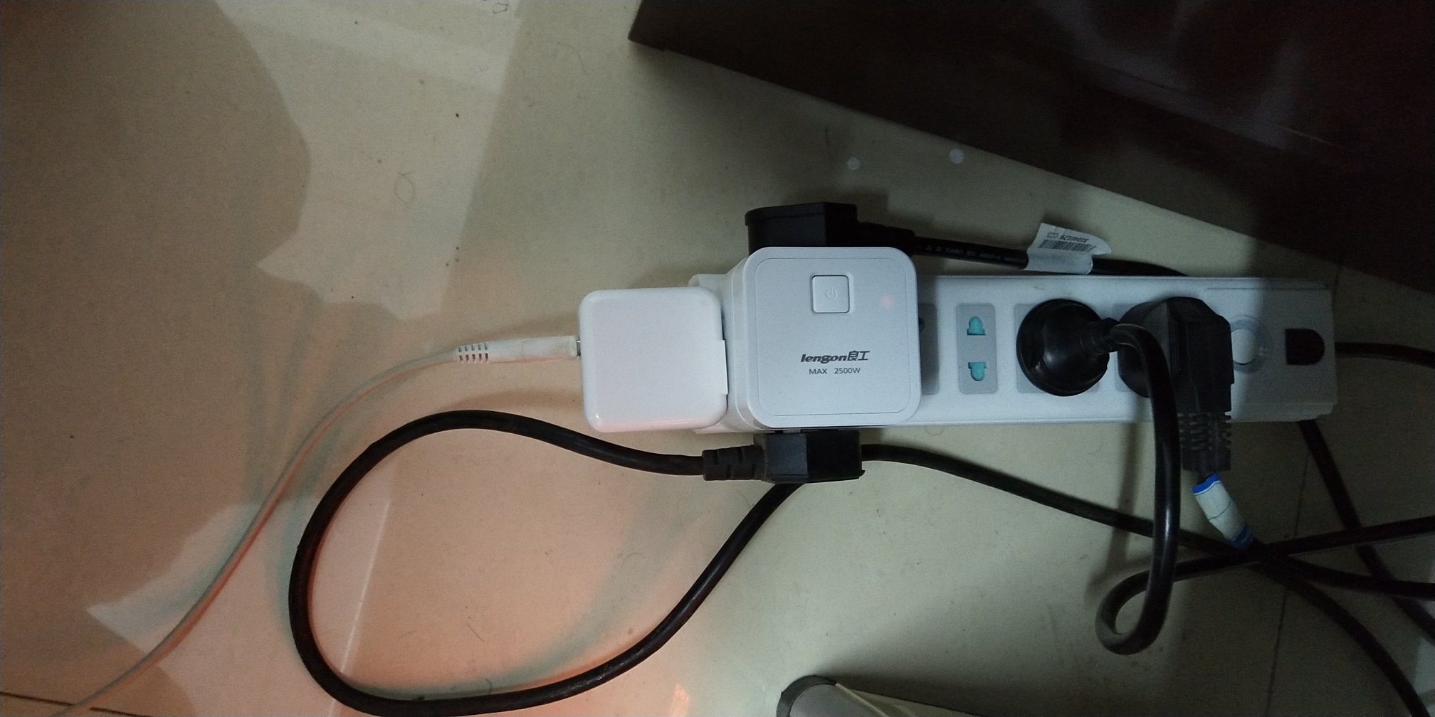 用上了!?有点大,装上占用了两个插板接口,不过还是扩展多了。质感不错,用着挺满意的。