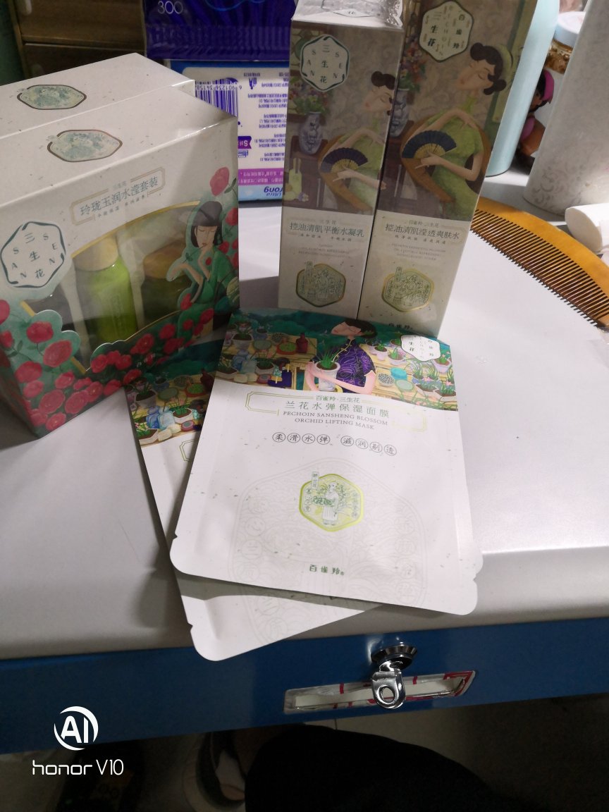 非常好,特别开心ヽ(○^?^)??。很很喜欢,送了两套中样 真棒。包装很漂亮,希望能改善我的痘痘肌