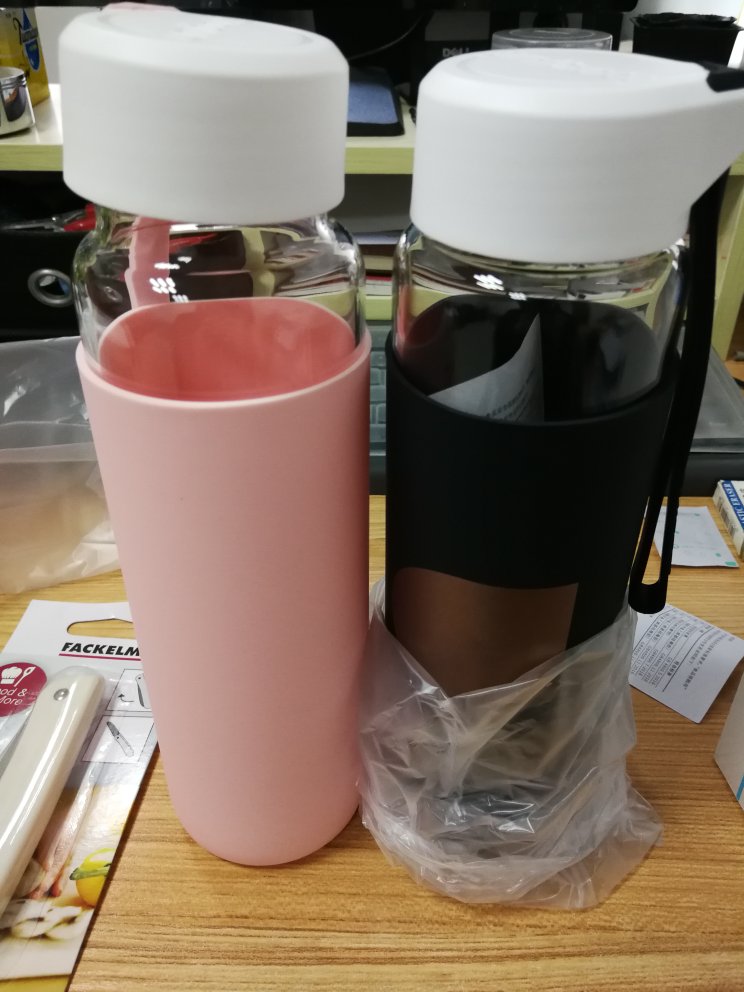 很不错 一下买了两个 不过感觉黑色不怎么好看 质量好 打开没味道