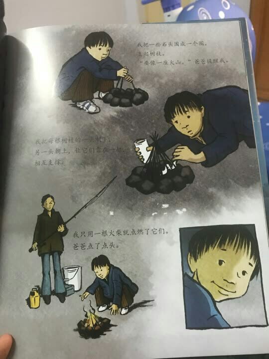 从宝宝小时候的绘本,到大一点的文字故事,到益智类书籍,到自己读的育儿类,获奖小说,经典小说,各种必读选读,散文美文,侦探科普,还有电子书,等等,种类繁多,内容丰富!估计孩子上学后的教科书辅导书也离不开了,生活在现代社会真的很好!在如今这个浮躁的社会里,太多的诱惑让人无法静下来思考,每日呼朋唤友,生怕自己在寂寞中失去生活。读书可以很好的净化内心,慢慢沉淀下来,愿不辜负自己的一生。