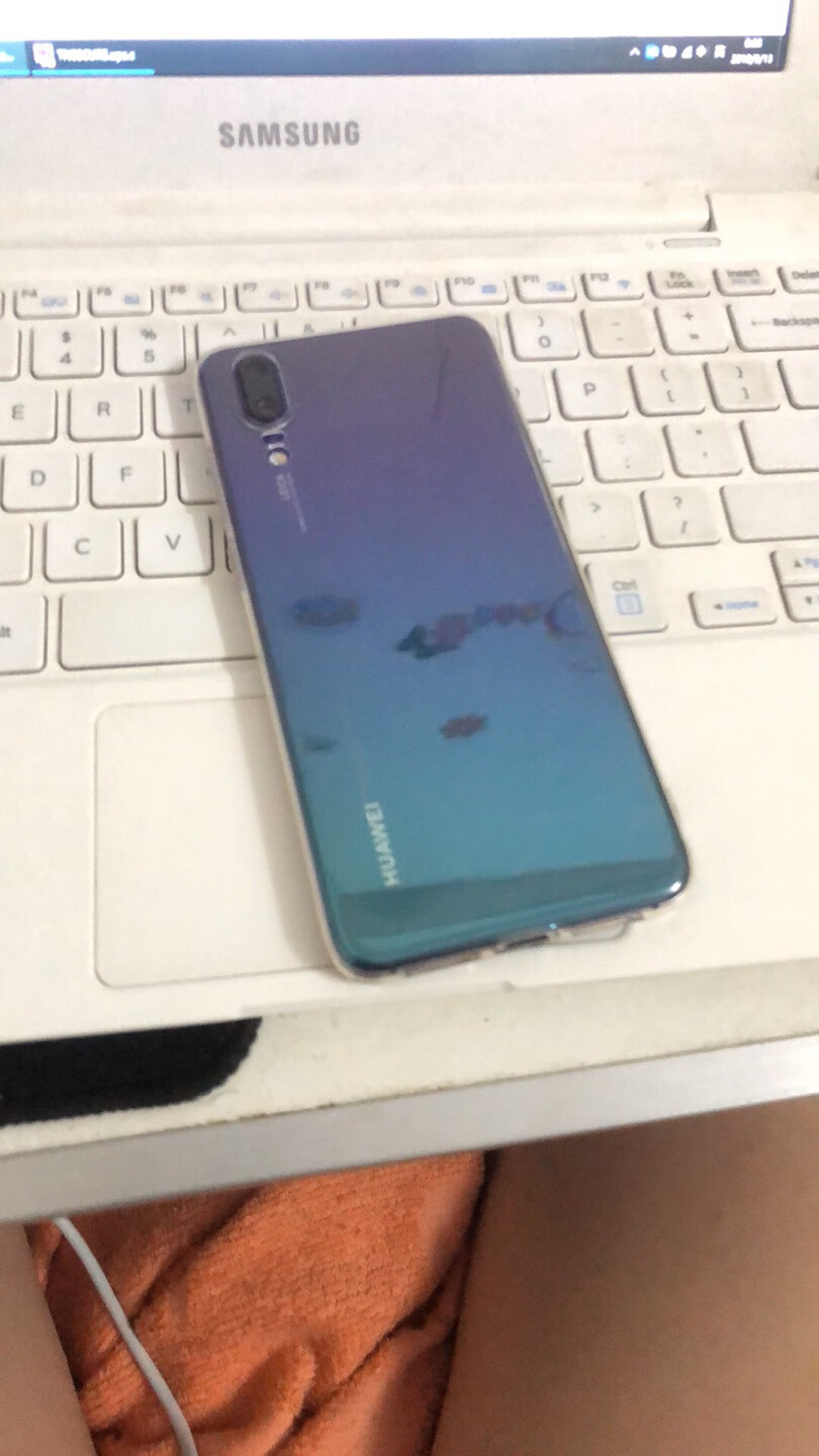 感觉戴上这个保护壳之后发烫有点严重,难道是不散热吗?