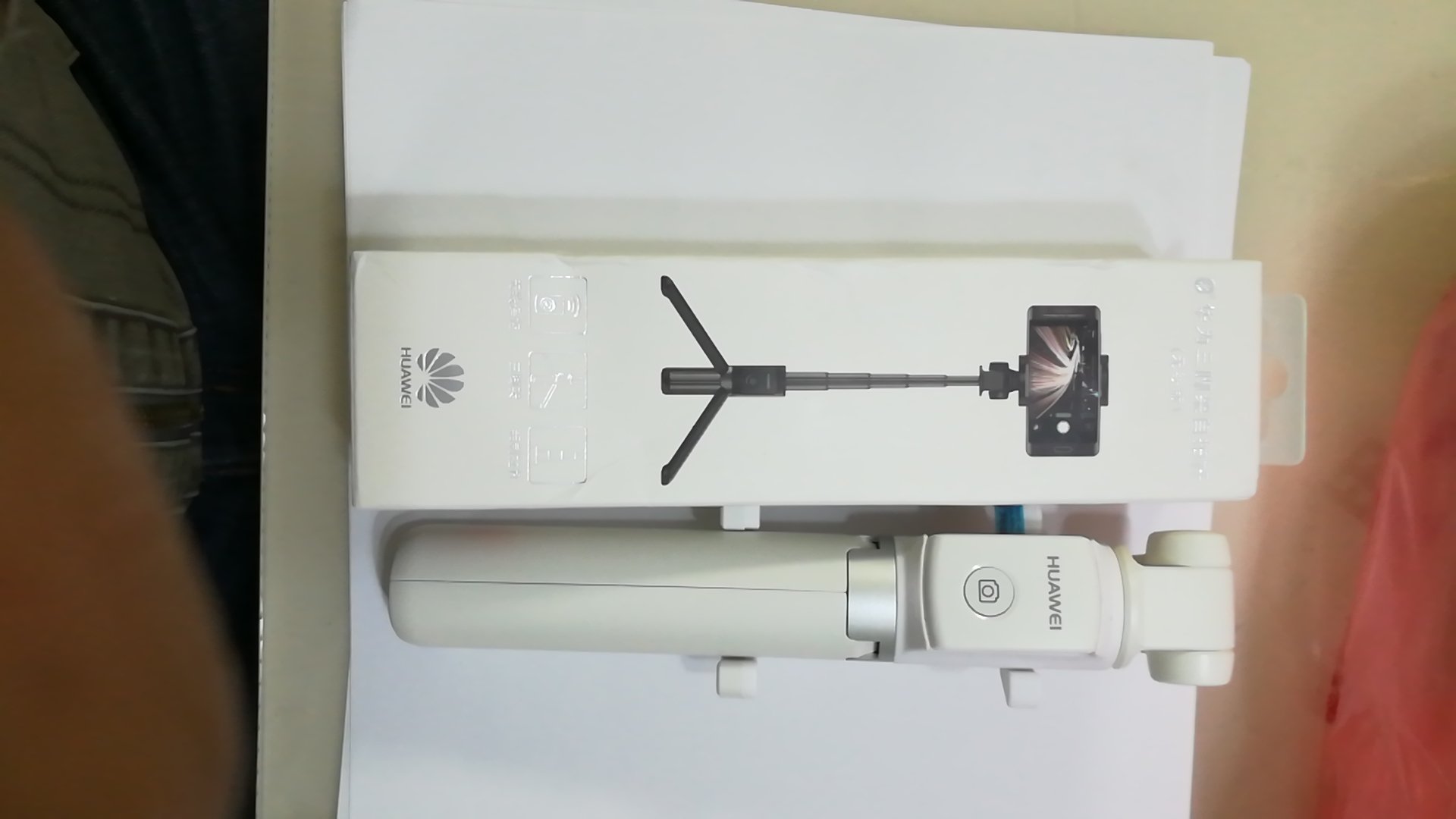 东西不错,蓝牙连接快,拍照效果很好