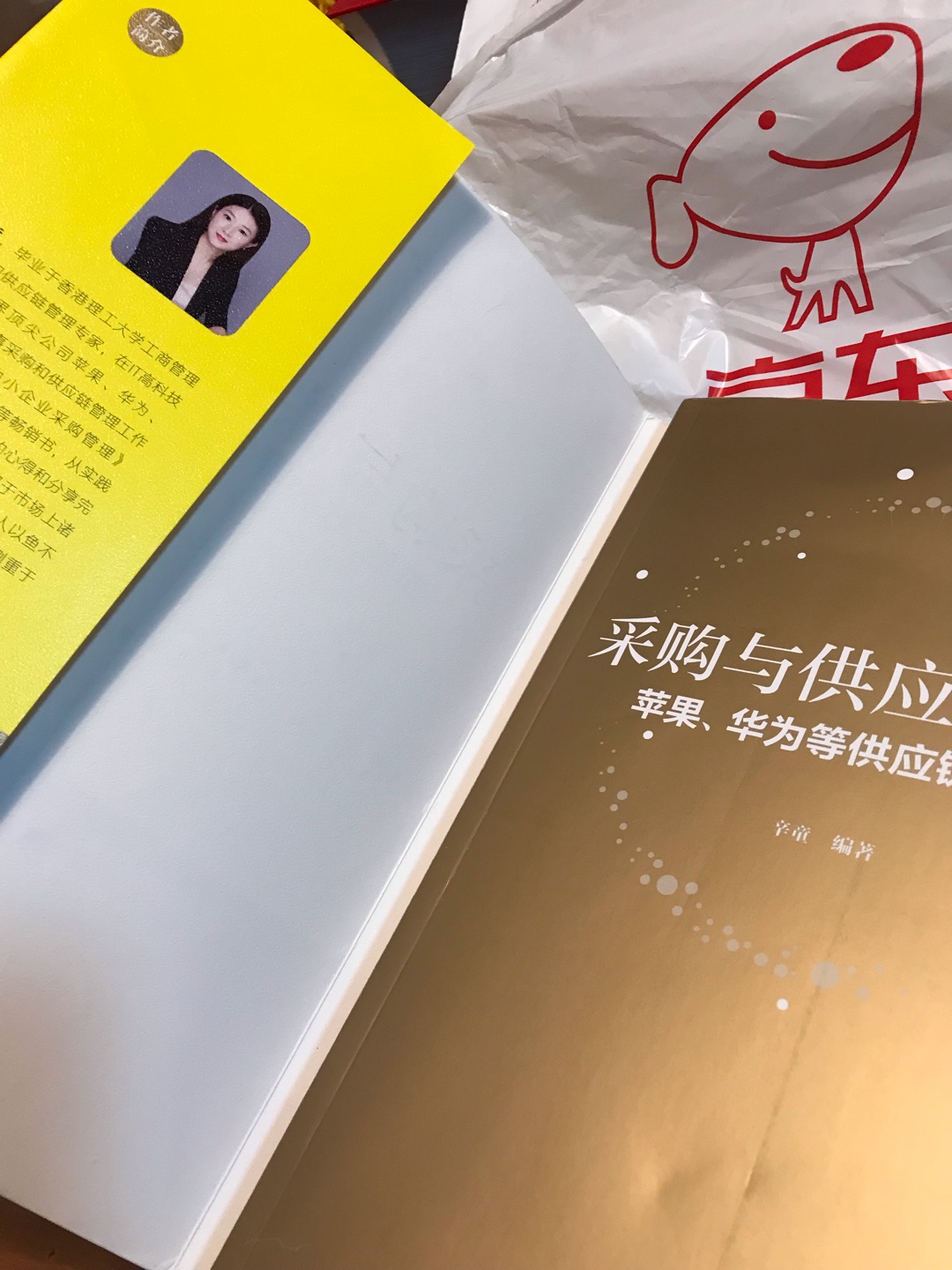 系统性、权**、专业性,相比其他类似的书,亮点是增加了当前很多新内容,案例也是新的,或者在中国发生的,因辛老师在苹果、华为、联想工作过,所以有幸看到很多华为、苹果的案例。
