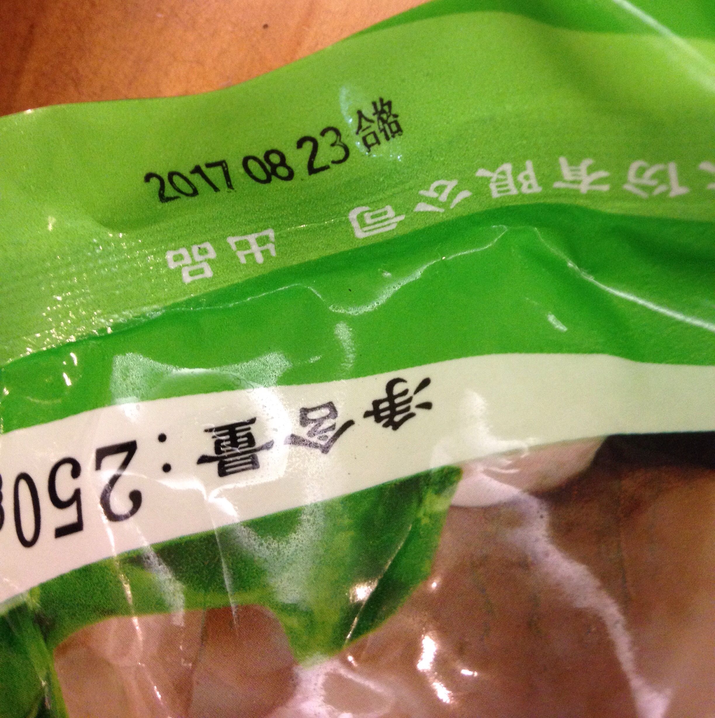 1) 有臺灣貢丸的口感和味道,很滿意。2) 比台灣傳統的貢丸小,也沒圖片那麼大。3) 生產日期2017年8月23日。