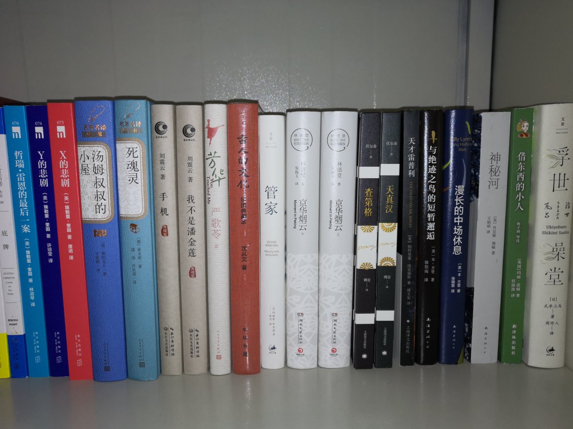个人感觉这本书写的很温暖,装订就不敢恭维了,书页粘在一起无法摊平,又是南海出版公司的手笔,就这样了。
