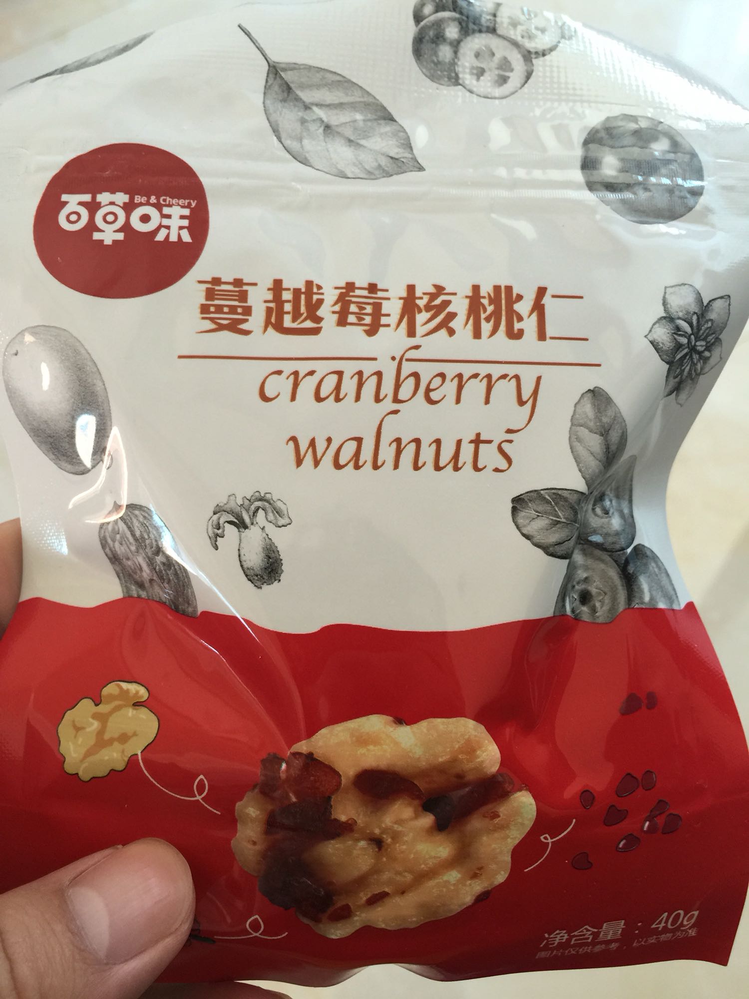活动买的,价格给力,就是有点时间长了,有一点怪怪味!相对于价格还是不错的!