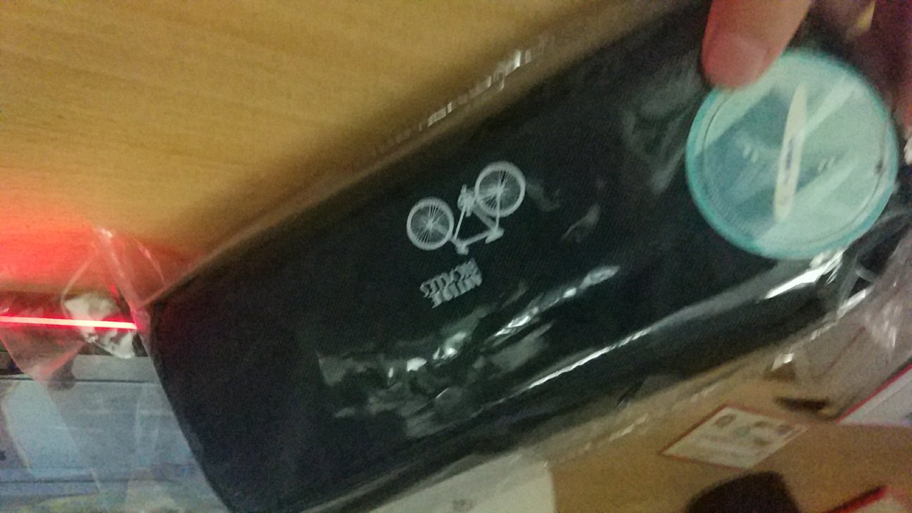 还可以吧,做工一般有线头露在外面,不过这种价格的东西也不能要求太多