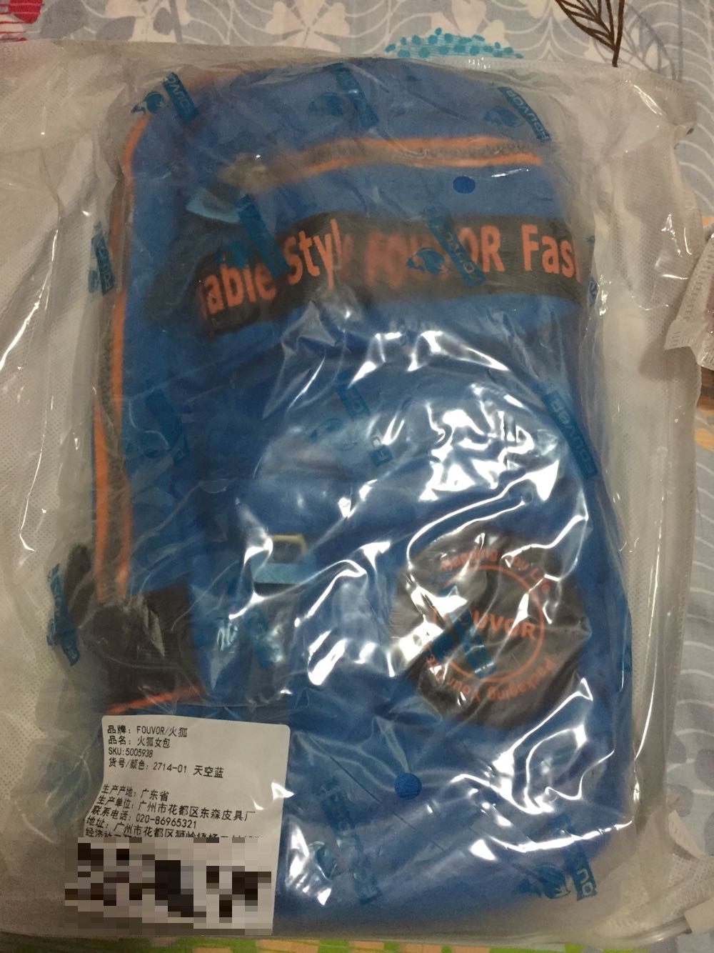很不错的包包,买了两个,暑假旅游挂在胸前刚刚好,完美