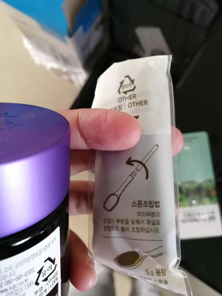 喝了,不知道效果怎么样呢,小小一瓶,不便宜啊~