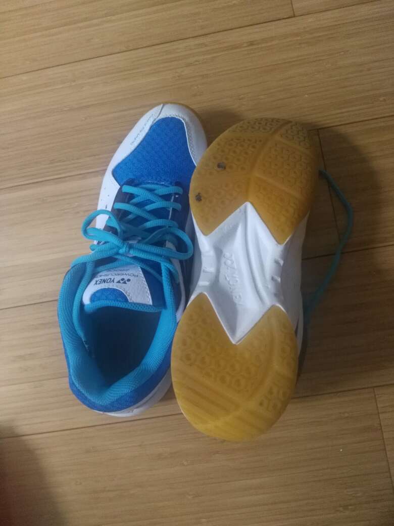 老公这一阵子喜欢上了羽毛球鞋他说穿着很舒服,搞活动买的,价格也合适。