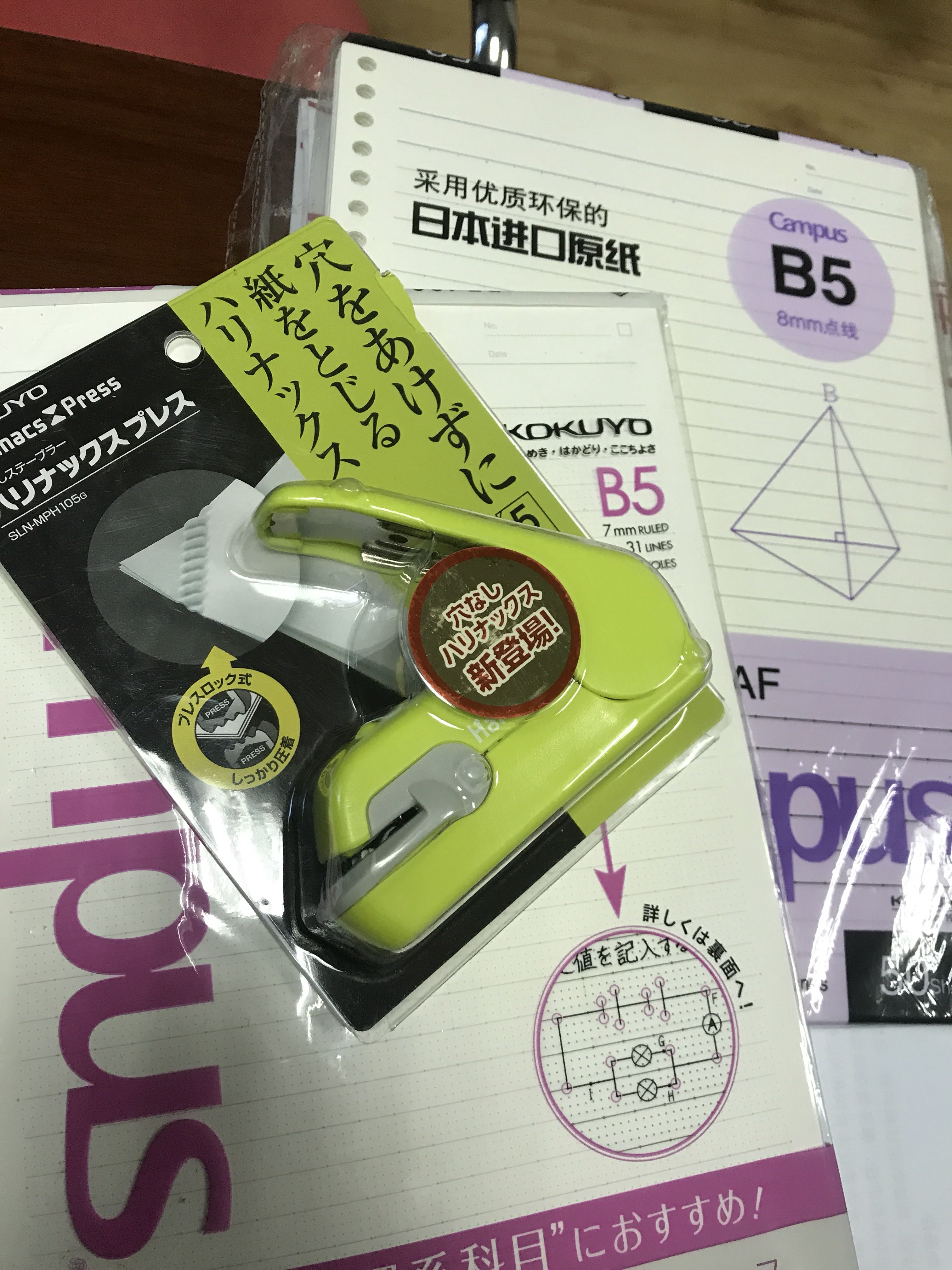不错哟,不常见的小东西,还是很实用的,平时几页纸的居多,要发挥作用啦。快递非常迅速,现在不是自营的快递都不习惯啦!