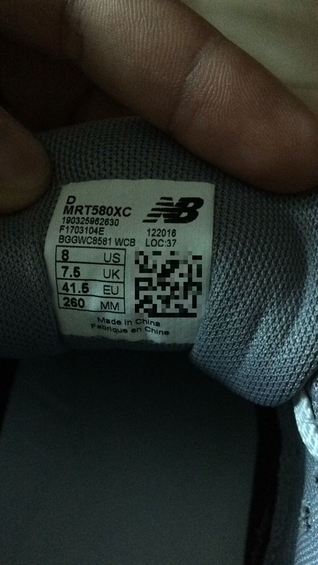 鞋子应该是正品无疑了,还没穿,穿几天再来追评