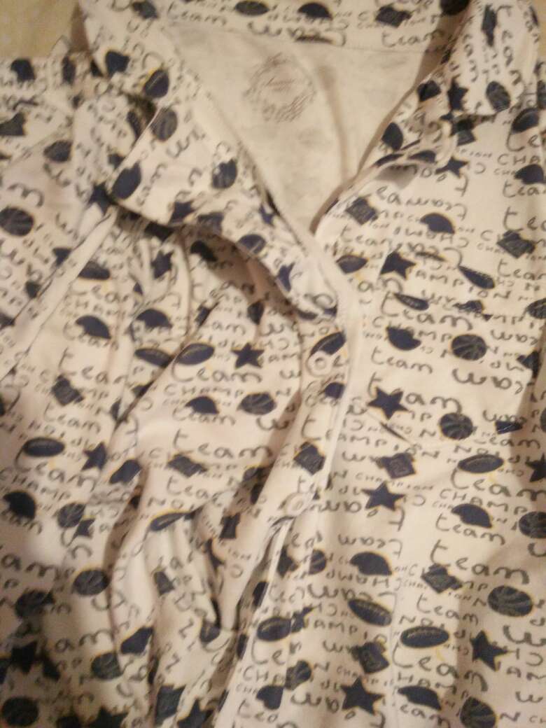 送货速度快服务态度也很好,衣服收到了,忘了评价,最大号是150的,孩子穿着正合适,本想买160的,可惜没有,只能穿一季了,质量没问题,总体满意!