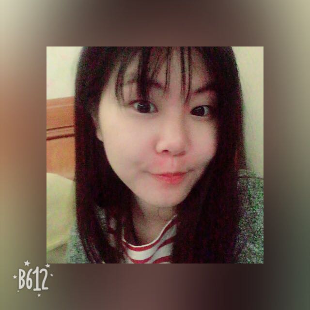 午后红茶这款灰色半年抛很好看啊!很自然很好看!比我今年在XX上买的一百多块日抛的博士伦好太多了,博士伦很硬,海昌就很好,很轻薄。第二天戴了,没有什么不良反应,很舒服。**很合算,买了两幅海昌的,另外一款年抛还没用。很喜欢的购物感,晚上下单第二天白天就到了,体验感很好~又开通了闪付~又减了十块钱~我要投抱爸爸的怀抱~太喜欢了~