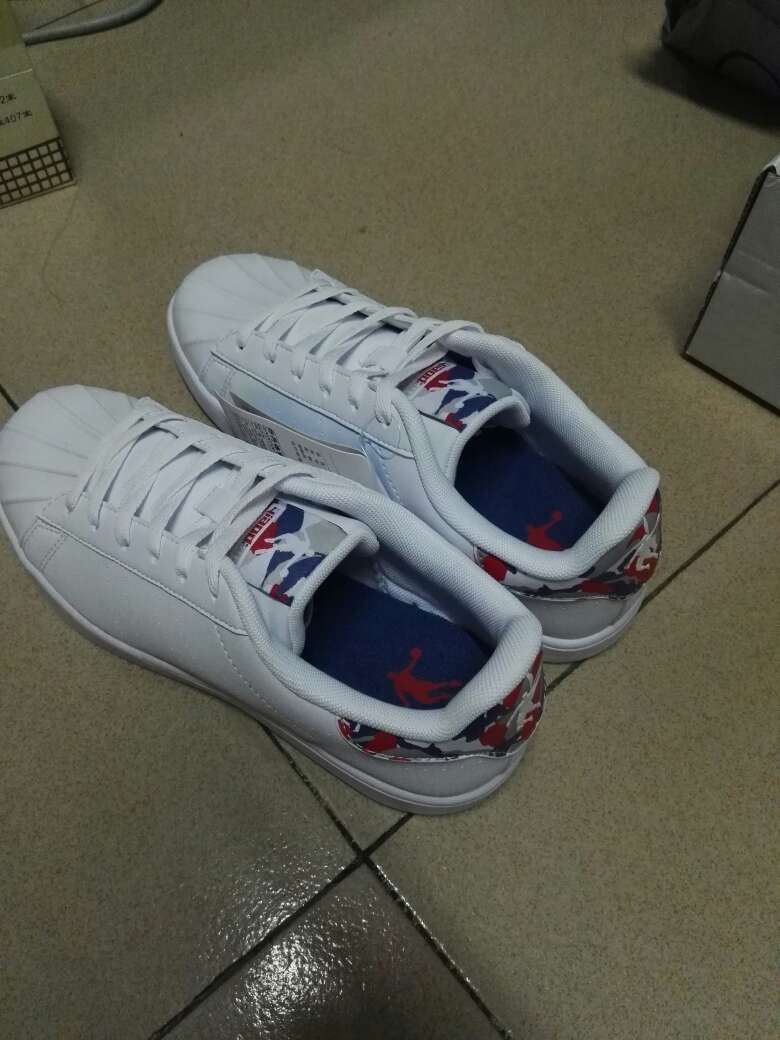 没穿,不过看起来还挺好的