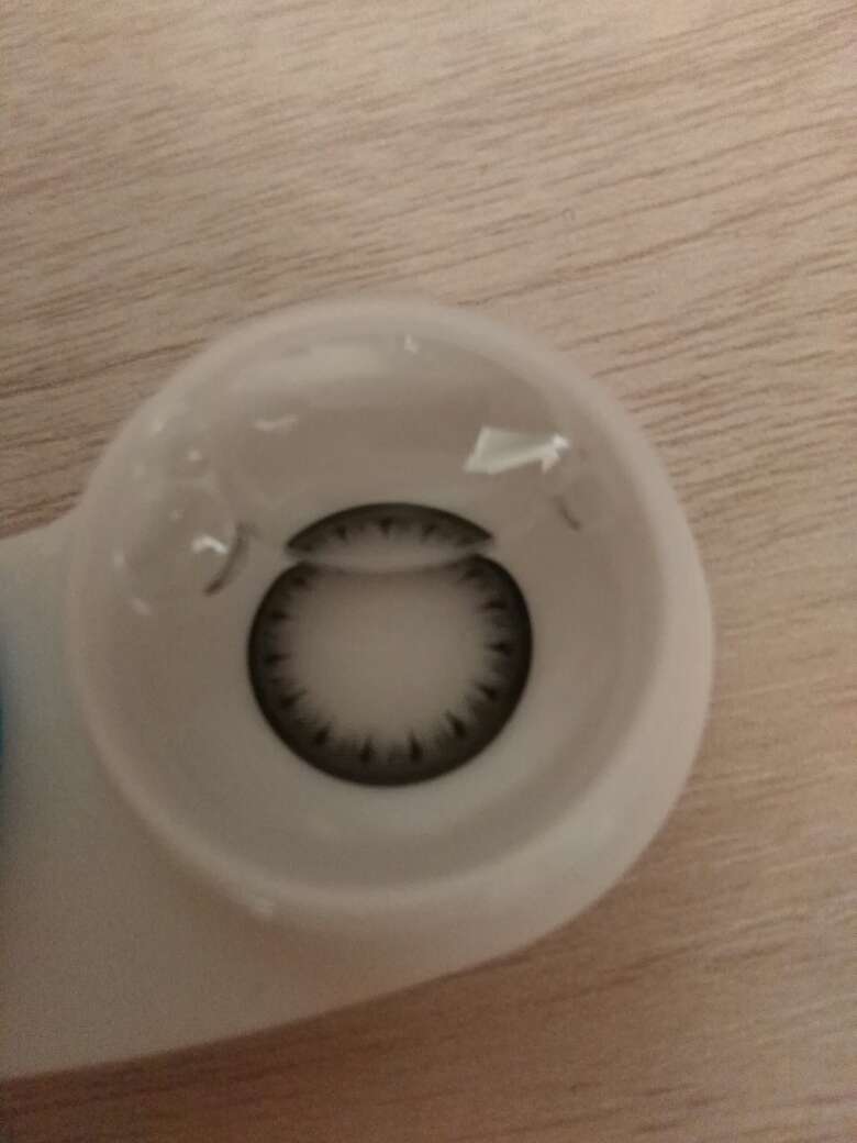 第一次购买,眼睛很显大,就是有点不适应,带着看东西不舒服,希望过段时间会好一点。