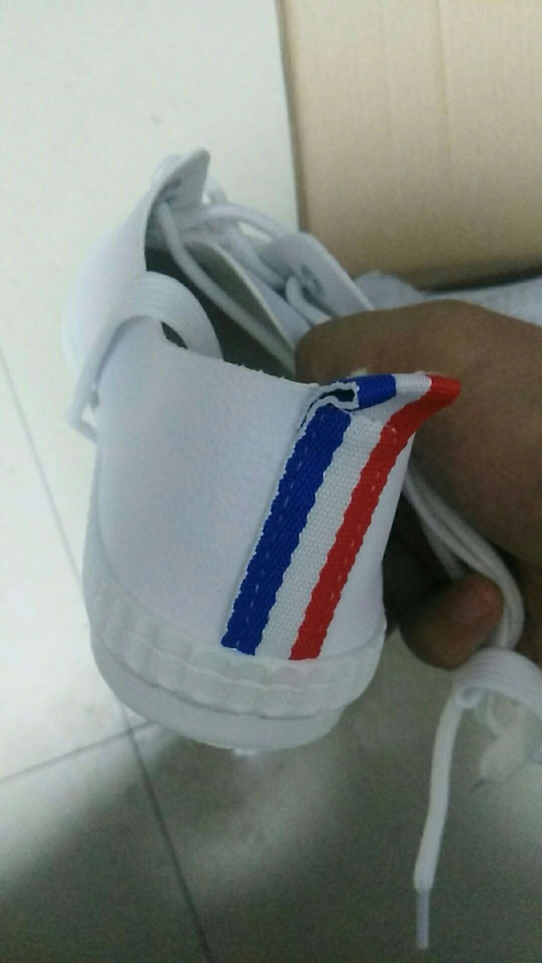 很轻变得运动鞋,性价比高