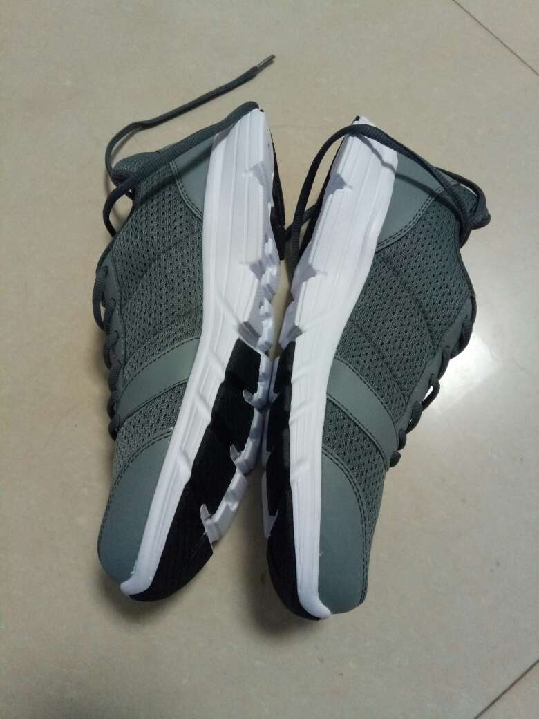 鞋子一到,试了试,还不错。性价比超高,满意。