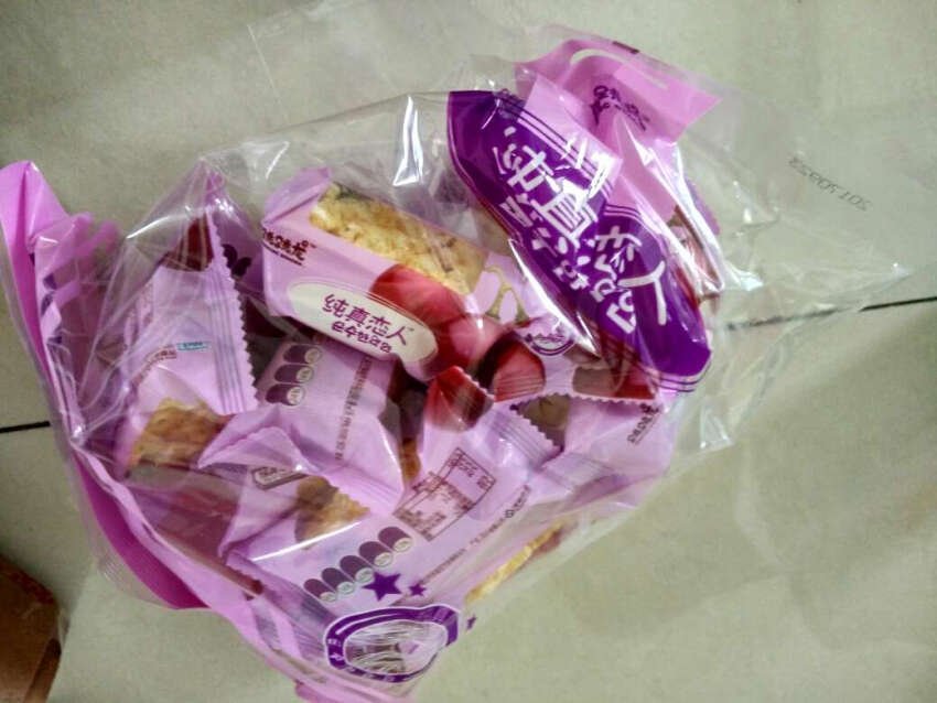 买了好多吃的,给喜欢的人买的