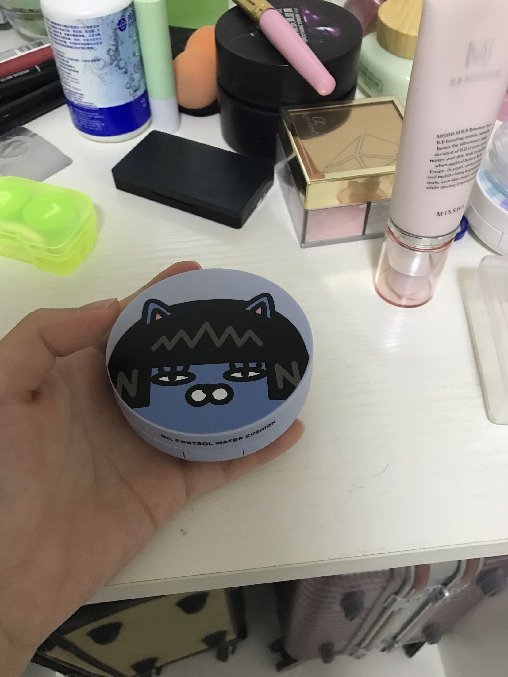 感觉控油还可以,就是觉得有点深了色号?我好像买了最亮的色号??