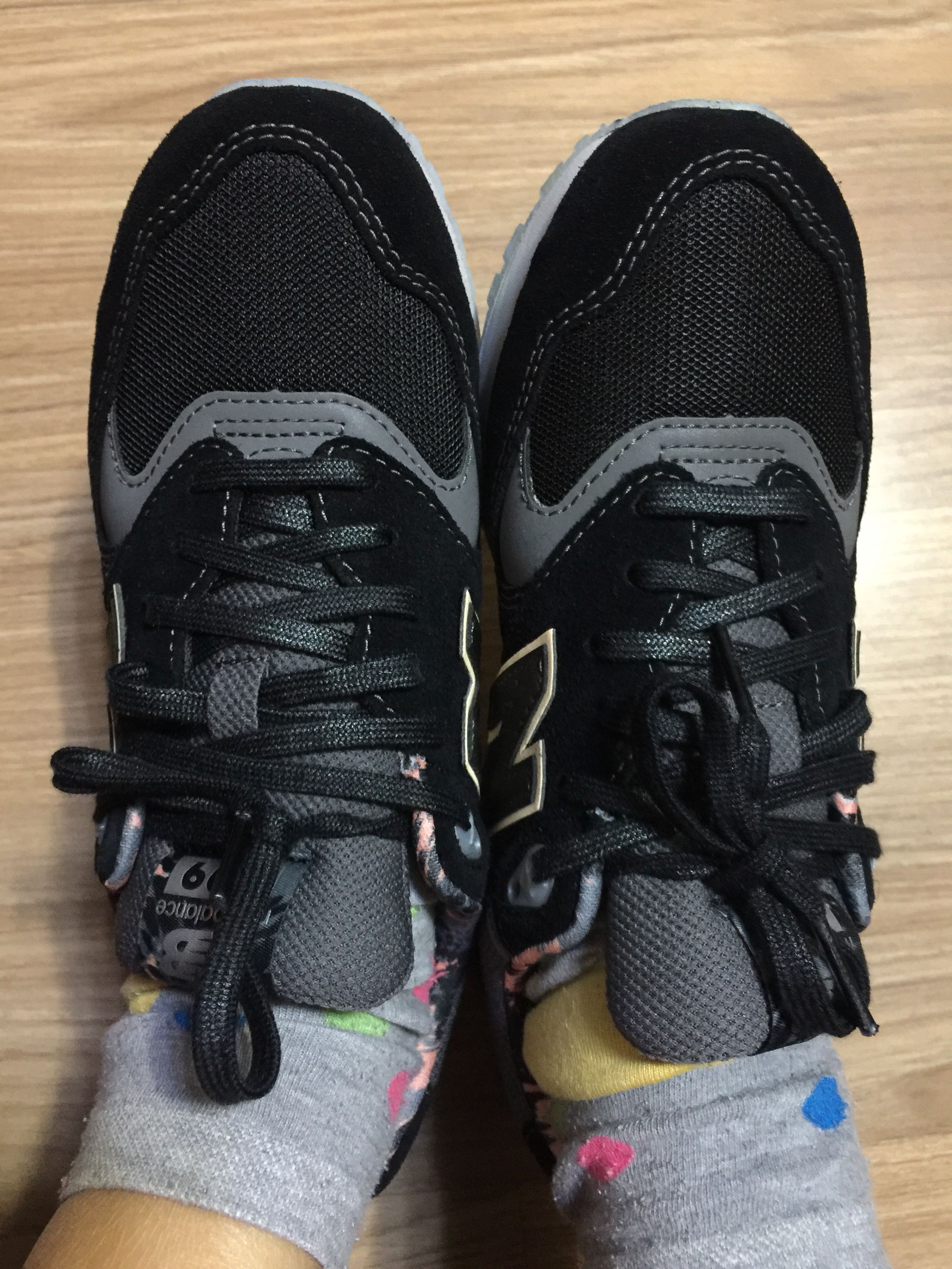 挺好的,穿上很舒服,不会鉴定真伪,只能寄希望于自营品牌!!加一句话,没有图片上的好看,由于自己没有去实体店看过,只能这样子了!