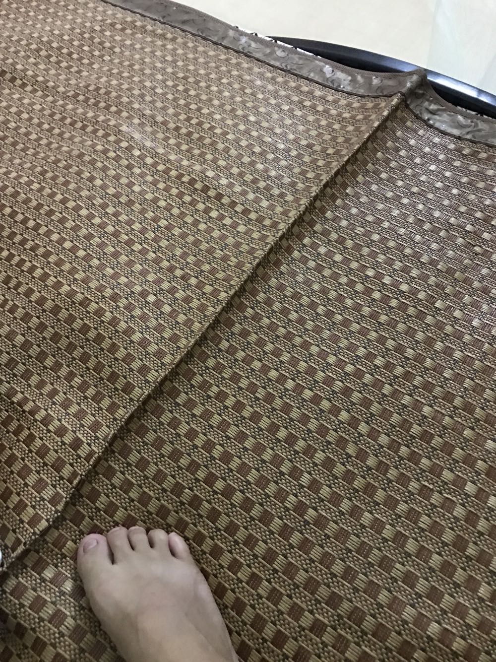 超不好,才买没多久就成现在这样了,中间老是起来,不好睡,看图说明一切