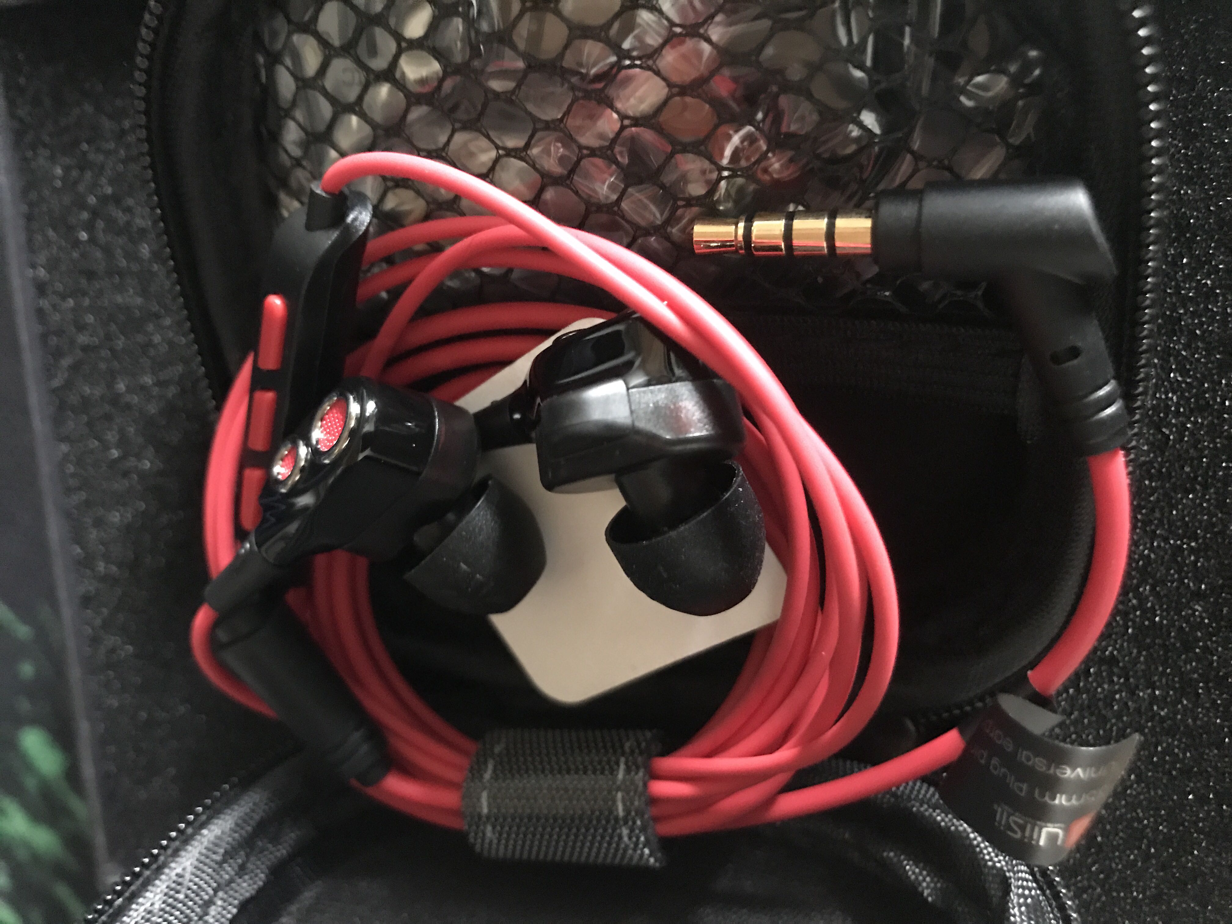 特别喜欢的一款 今天终于下手了 感觉很不错 音质很好 包装精致