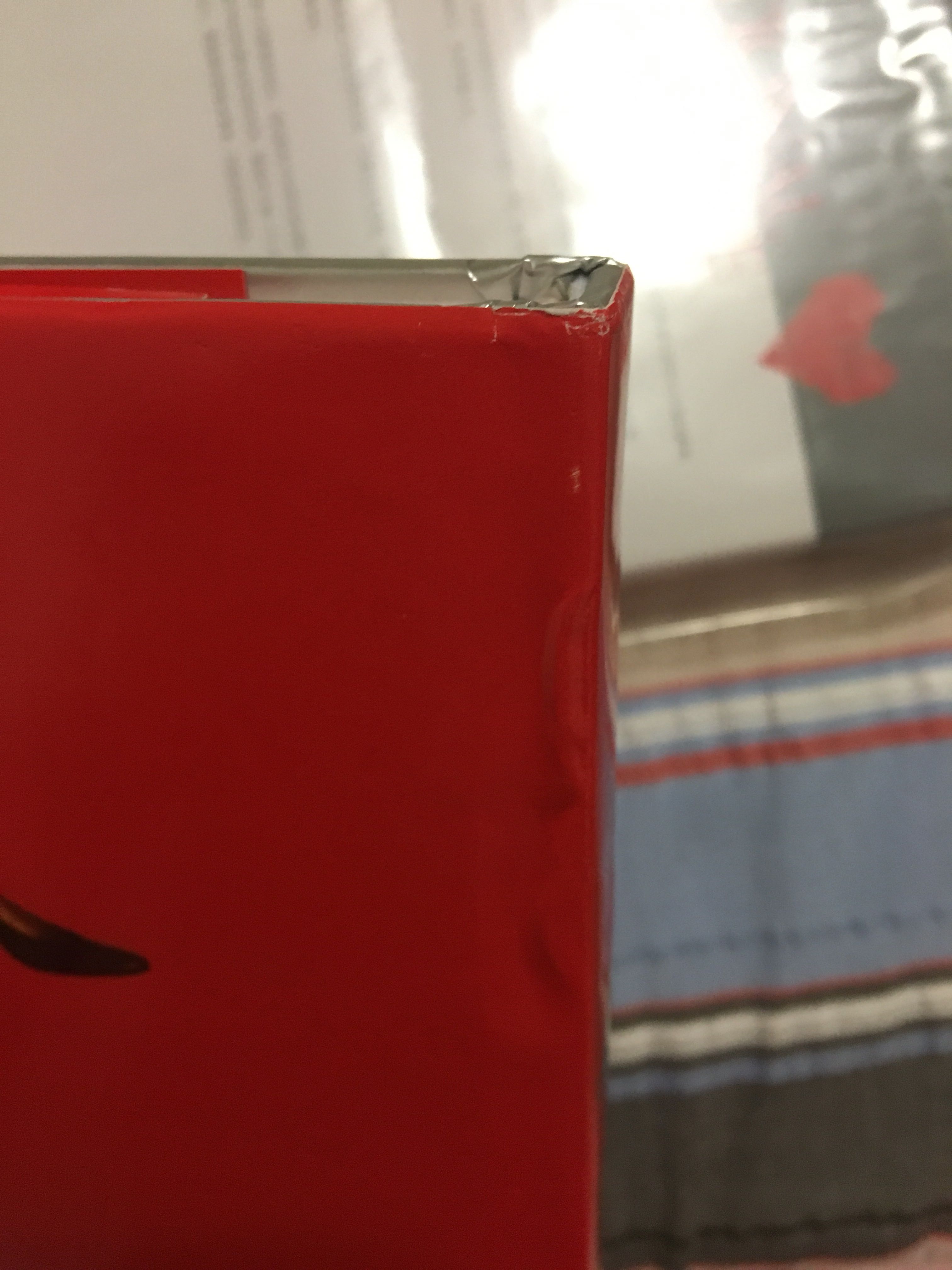 在买书很方便。转天就能送到。很不错。。但是书都不包裹一下。就直接塞到纸箱子里了。哪怕裹点泡沫纸也好啊。每次收到书都有一两本破损的。要么是书角折损了。要么就是书面损伤了。很郁闷!!!!!