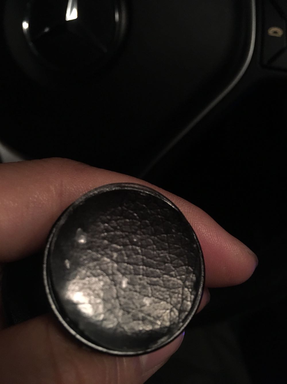 质量太差了,根本粘不住,车开起来就掉还纳米