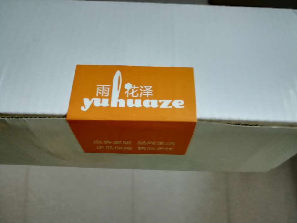 配送速度一如既往的快,袋子撕开还可以当手拿袋,好评(o^^o)货品看着不错,但旧锁可以再用了,暂时还没用新的,到时候再追加吧?