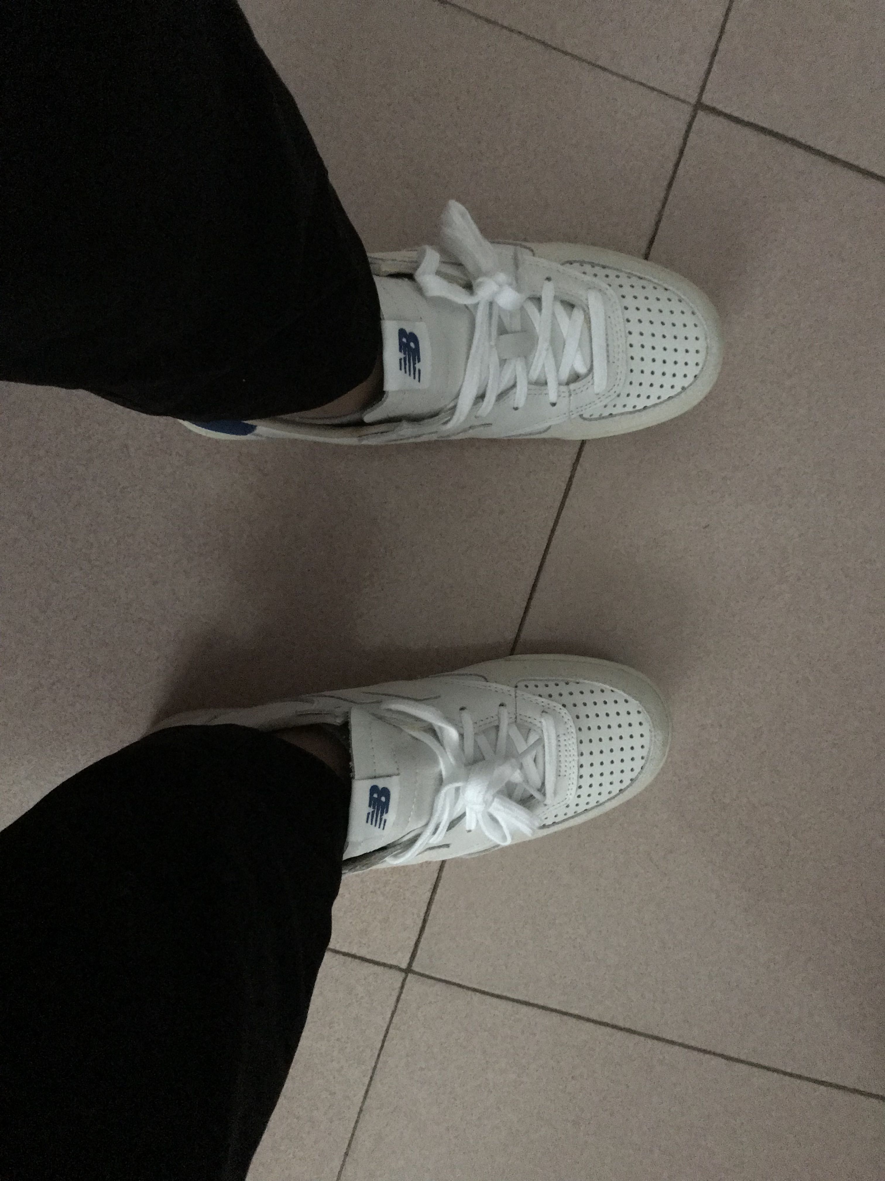 这是我第三双new balance ,很喜欢这双小白鞋,初恋的感觉