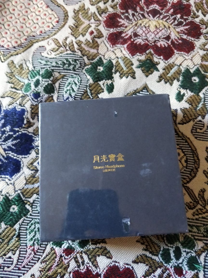 169,坑工艺只值50元,外观压根没有图片好看,不闪不光滑能听个响只能这么说