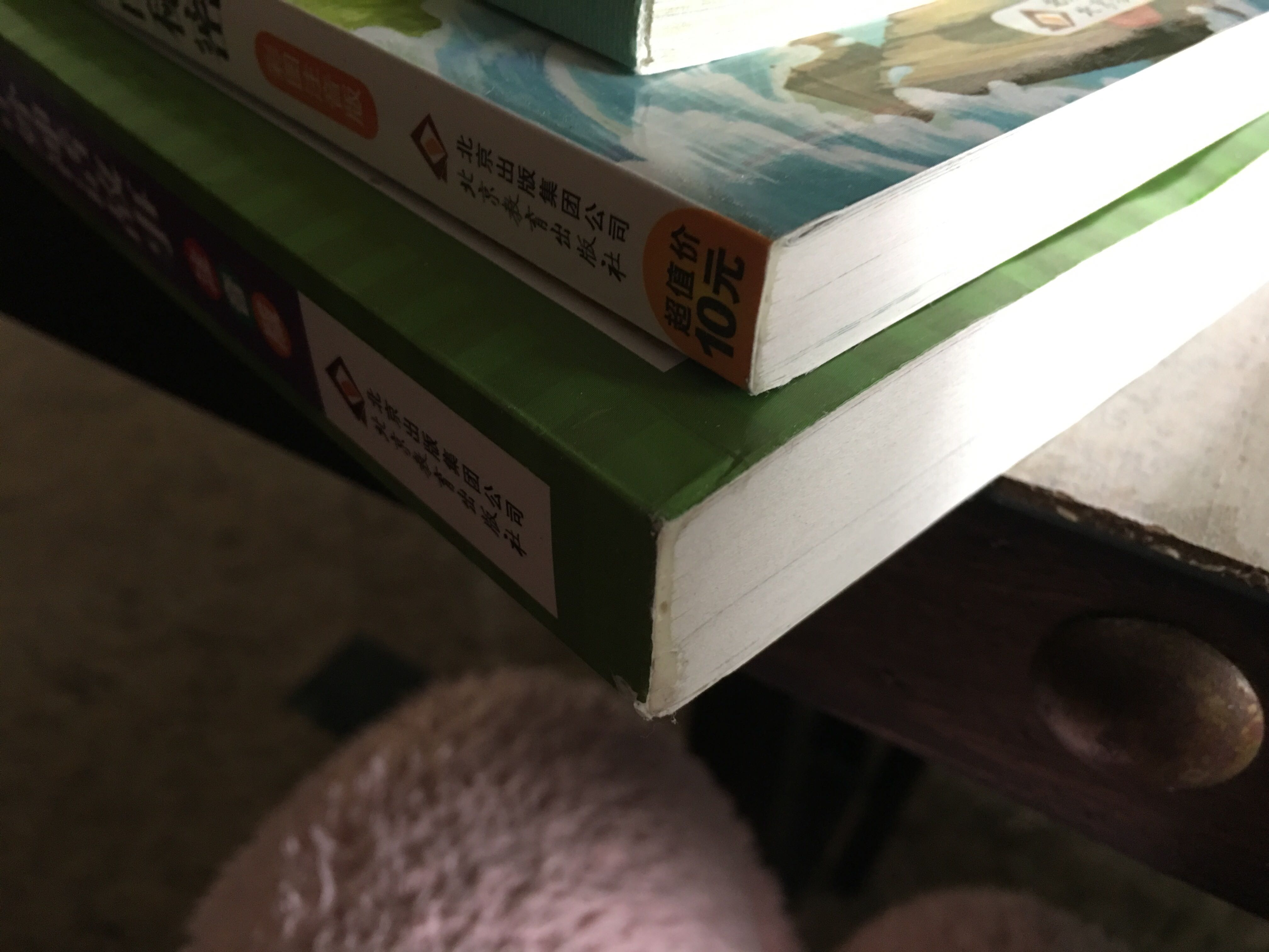 书大部分比较干净,就是个别有点脏,阿凡提这本有些有压痕,中外的这本还有些破损,刚好搞活动,原来一直在当当买的,希望出库的时候能仔细检查吧,否则还是倾向于在当当买