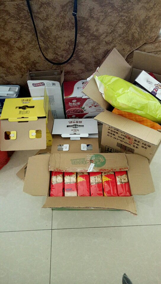 一大堆全是买的,活动超给力,现在已经习惯性的逛了。发货快服务态度还好,太多就不一一评价了???????????