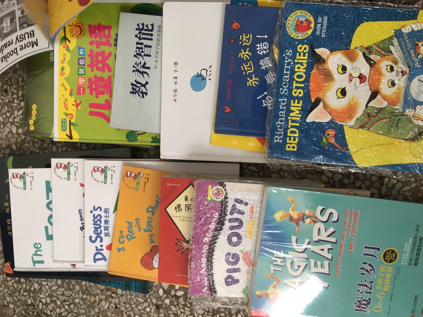 一次性又买了一大箱子书,有一些买来送给同事,用了300-100的券,很值得啊,虽然活动没有以前那么给力了,但是依然支持,物流很快!