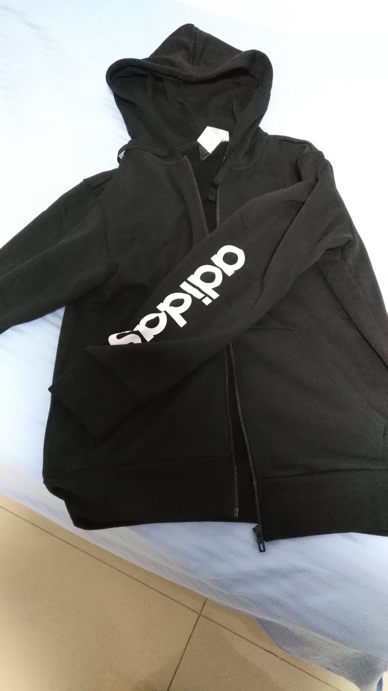 在挑选此件衣服时特意问了下店家,我的身高体重穿什么码的合适,店家仔细答复后下单!……到货后试穿一下,嘿,真的合适!物超所值!没的说,给个赞!?