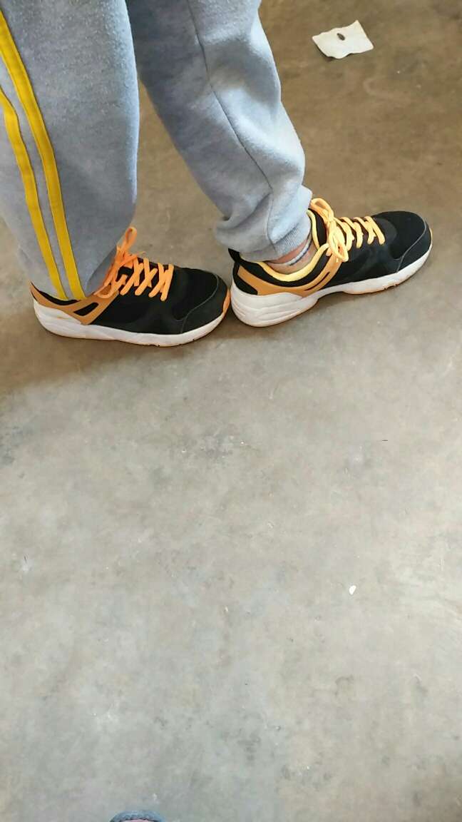 第一次拍小了,换大了一码,服务很好,质量很好,正品