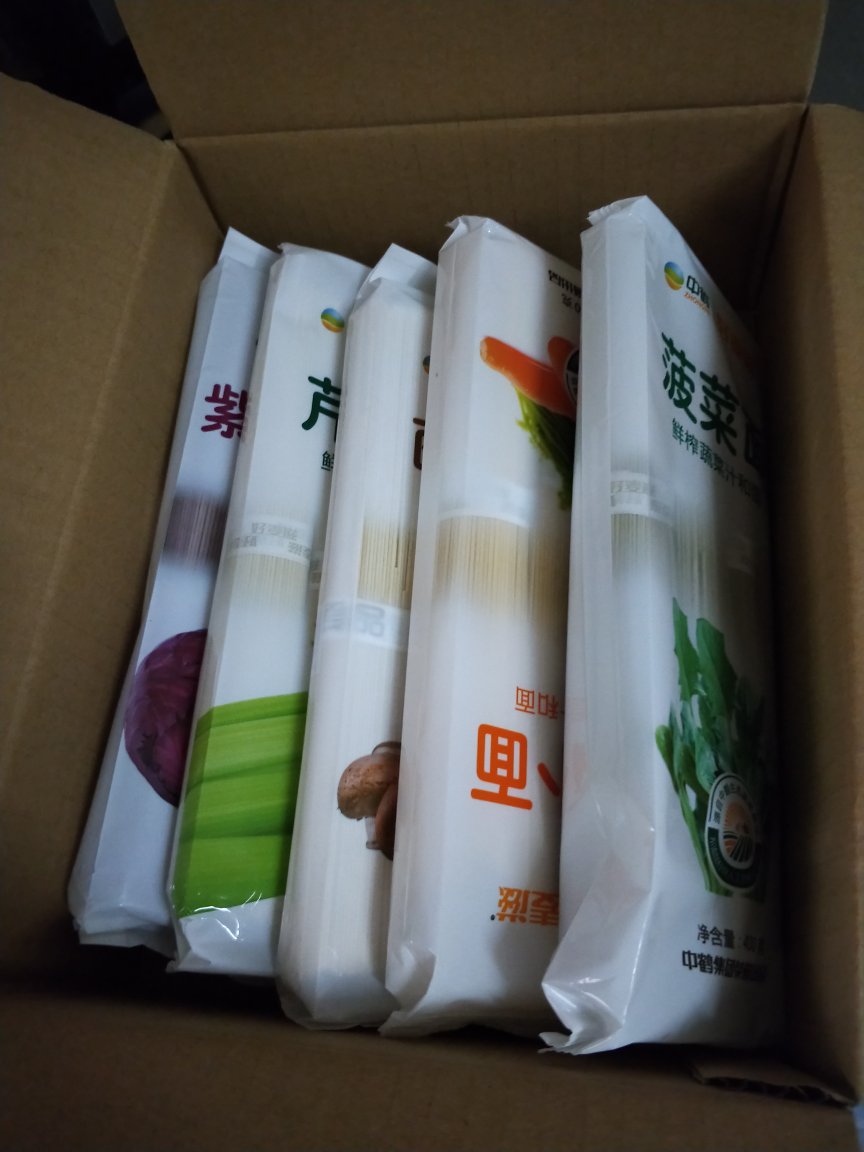 面条不错,有蔬菜的香味,之前在超市也买过中鹤的蔬菜面很好吃,这里的价格也很实惠!