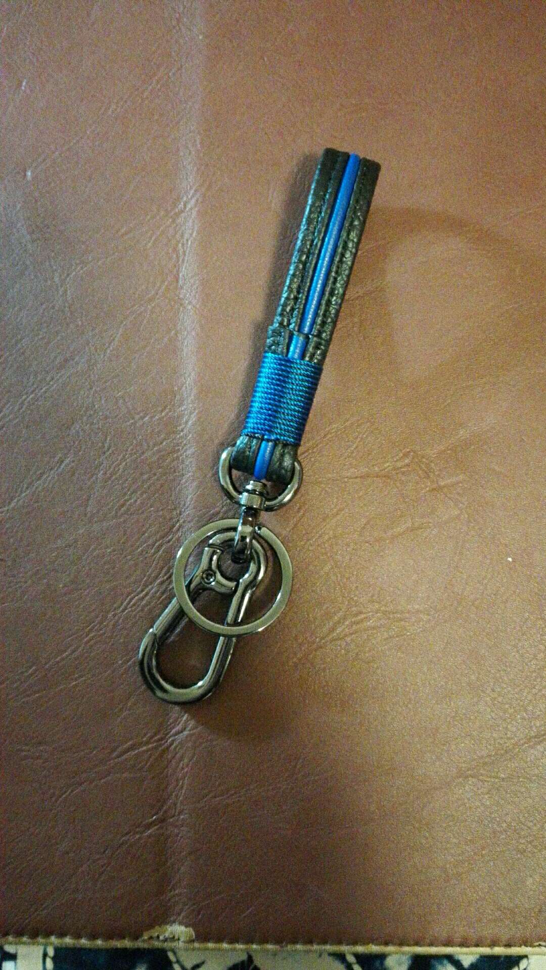 还好吧,小玩意儿的做工不错,就是有点硬。