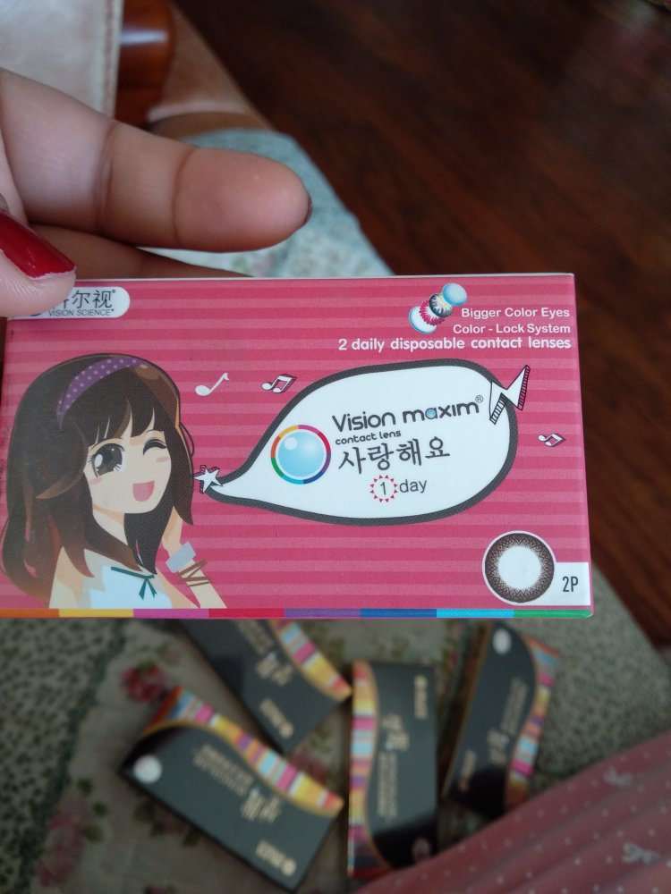 好久就想买个美瞳试试,一次性买了很多!真的超值!
