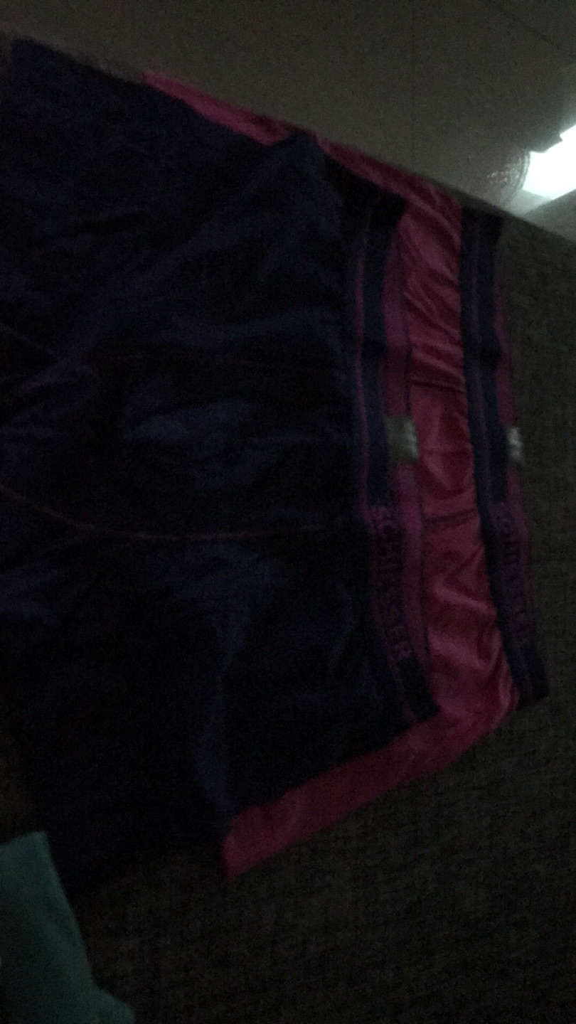 面料很舒服,等洗过再穿,老公一直穿这牌子的