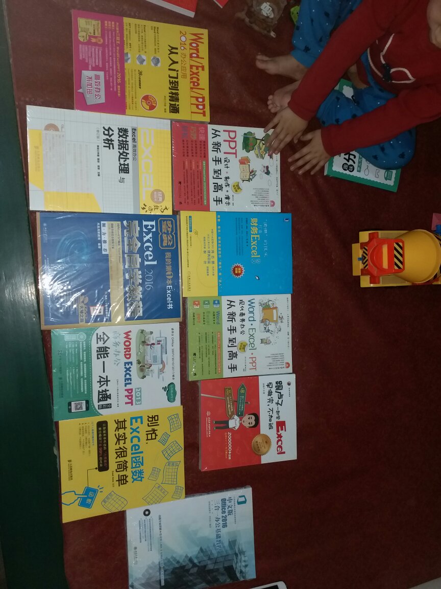 为了提高自己的计算机运用能力,这次活动特地买的很多相关书籍,还给儿子买了很多,商品优惠力度特别大,看着质量不错,很满意,自营商品特别满意,自营快递也是杠杠的!