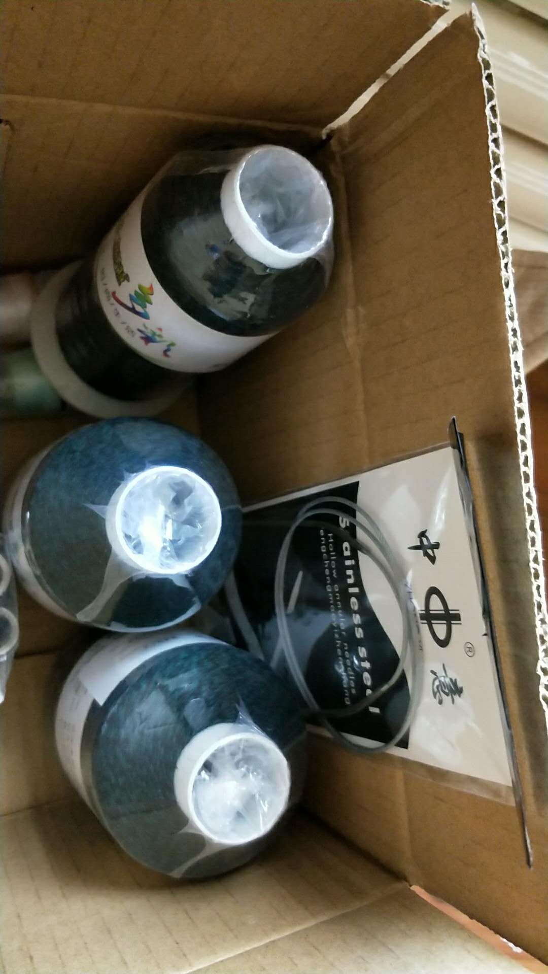 绒线好,无色差,送的副品贴心,超喜欢,物流快。