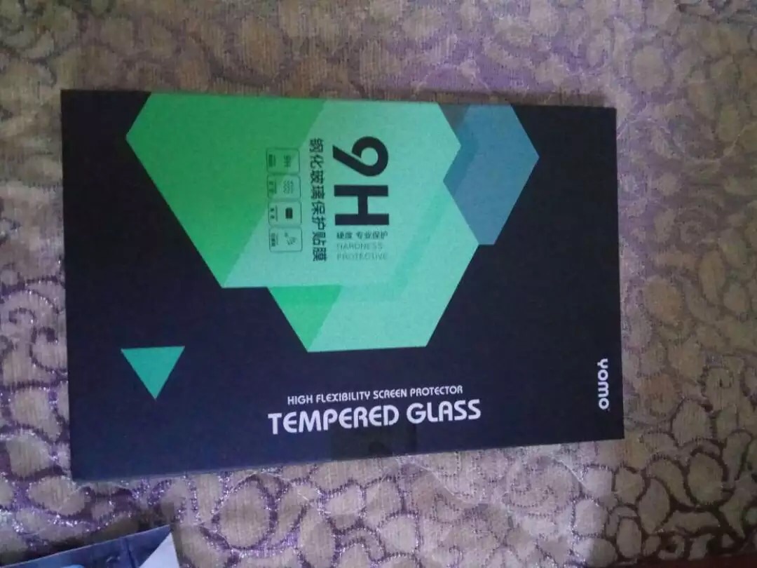 这是我买过最烂的产品了,要不是嫌麻烦我就退货了~没有送贴膜神器